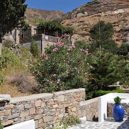 Levrossos Beach Apartments 2*